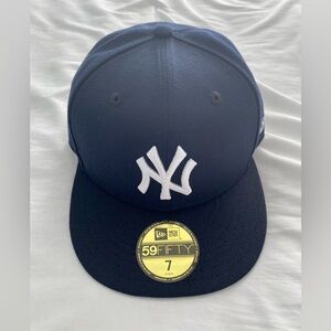 NEW LOW PRICE! New Era 59Fifty fitted Yankees baseball cap.  Size 7.
